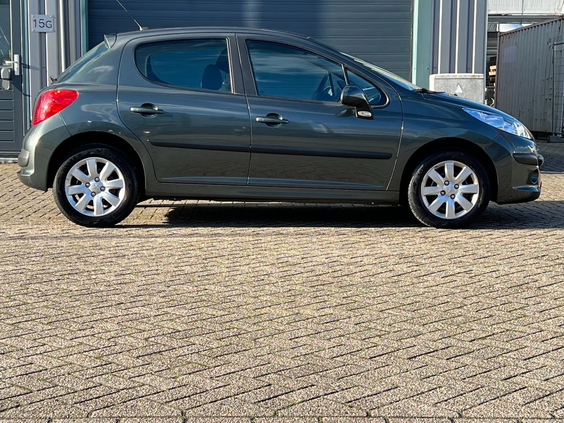 47861836-15.jpg