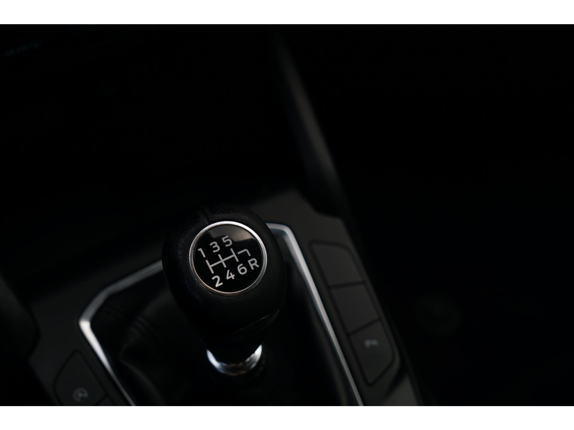 48406944-26.jpg