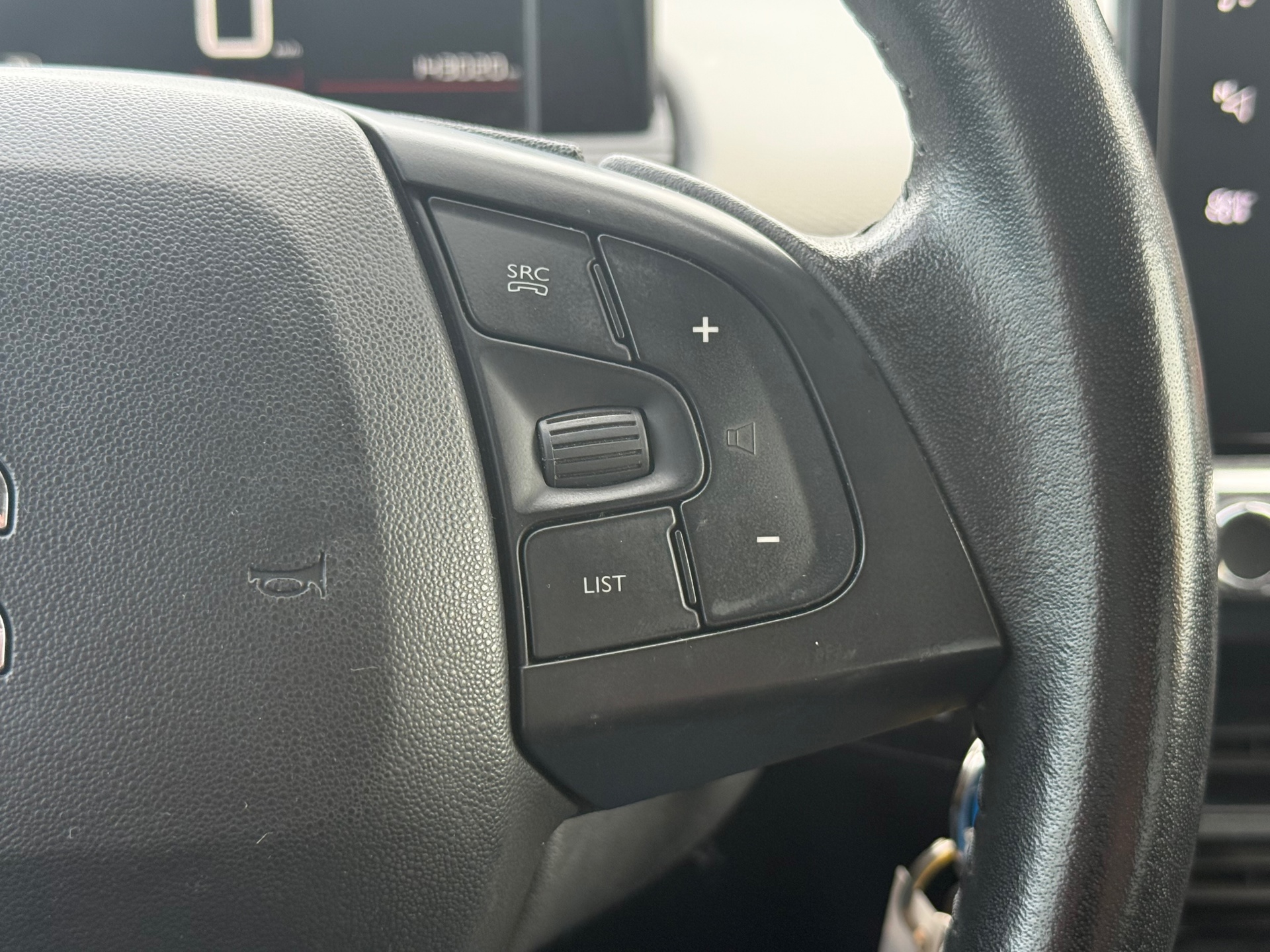 48533799-14.jpg